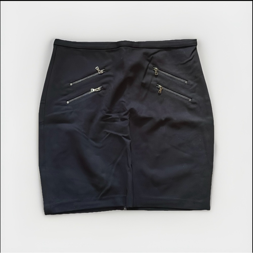 PAIGE Designer Elegant Black Zippered Women's Skirt, Size Large, NWOT